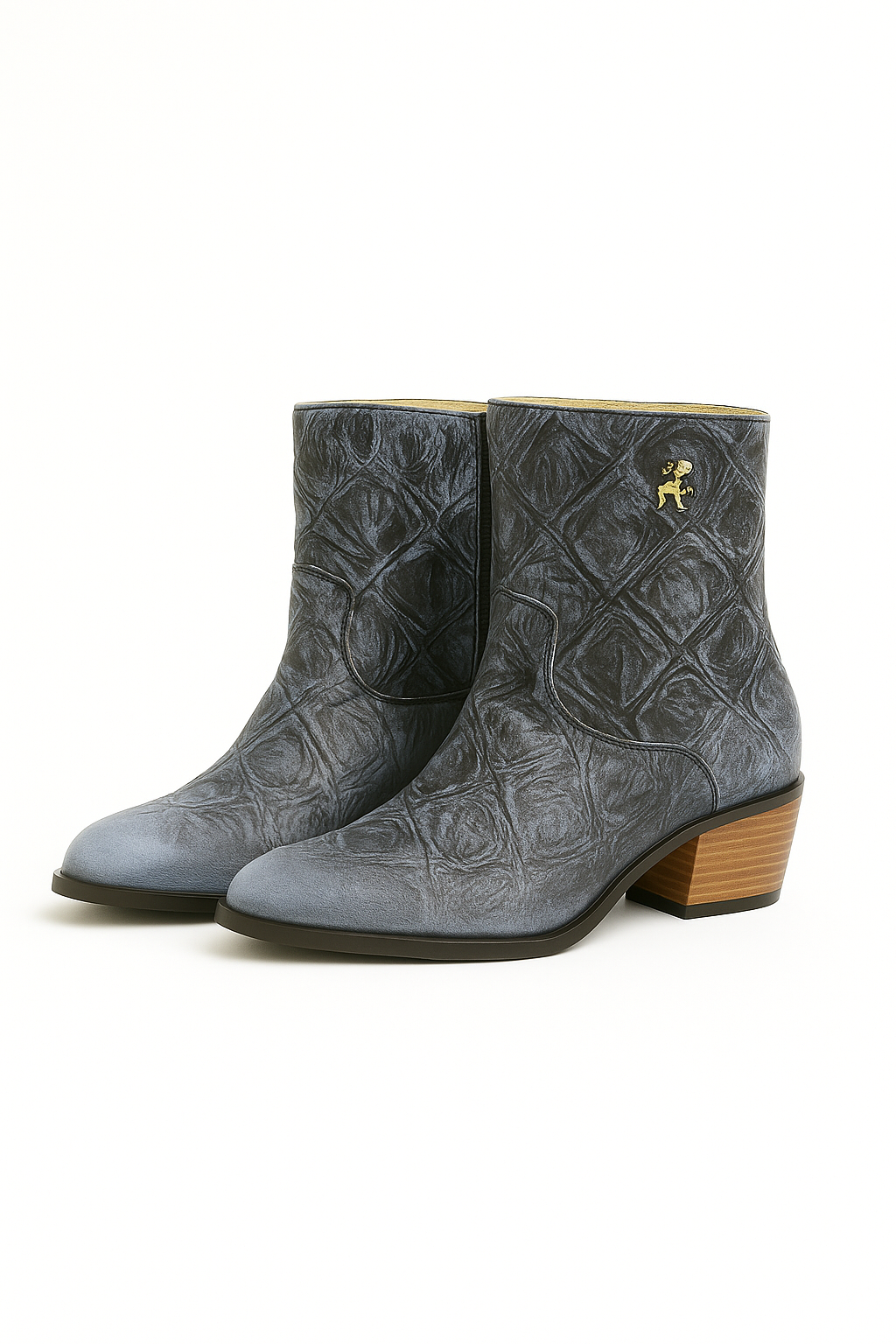 Pirarucu-Embossed Leather Boots – Exclusive 2-in-1 Design, Handcrafted with Custom Decorative Accents for a Distinctive and Versatile Look