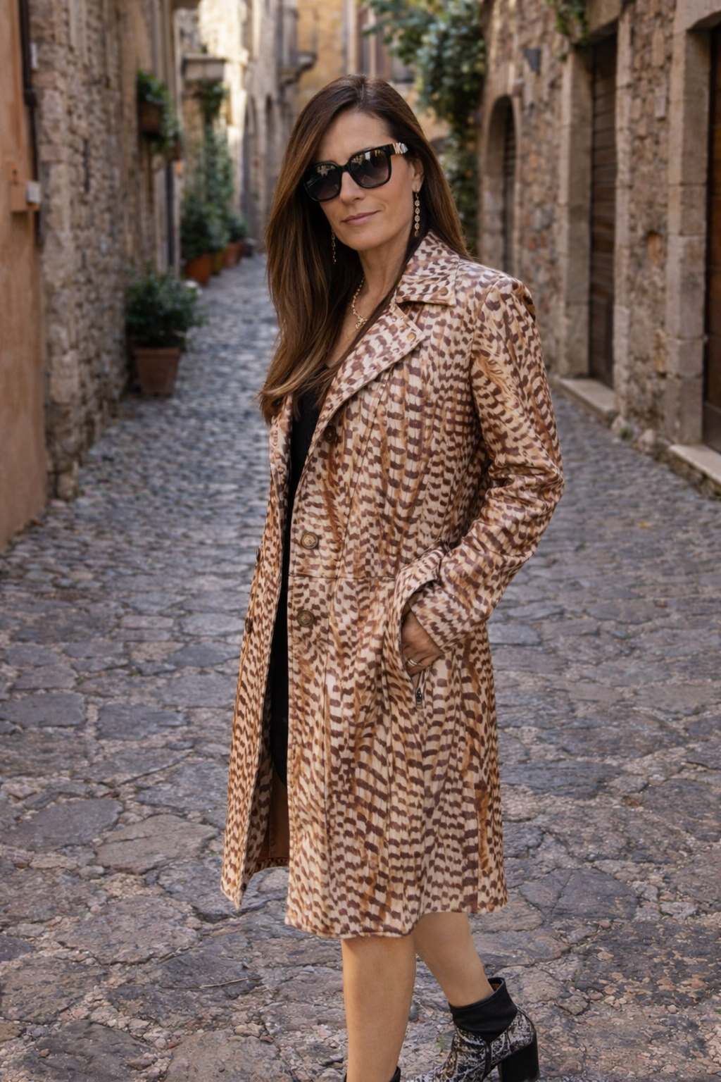 Women's Artistic Feather Impression Leather Coat – Nature-Inspired Embossed